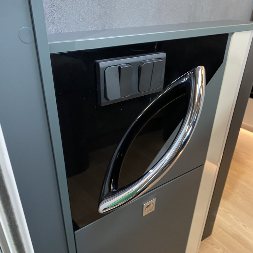 BBAtechniek - S 30.000 wip-serieschakelaar 230V zwart (1x)