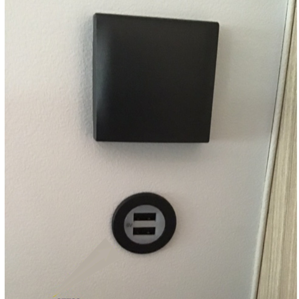 BBAtechniek - USB A-2x 5V 2x2.4A inbouw geen LED zwart (1x)